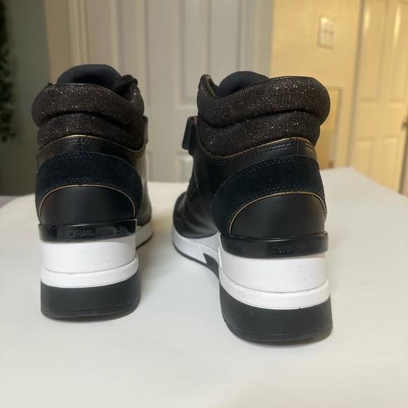 Michael Kors high top sneaker sz 8.5 - Picture 3 of 8